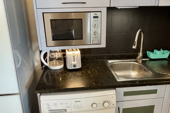 Cute clean 2 bed 5min walk from the beach! - 11