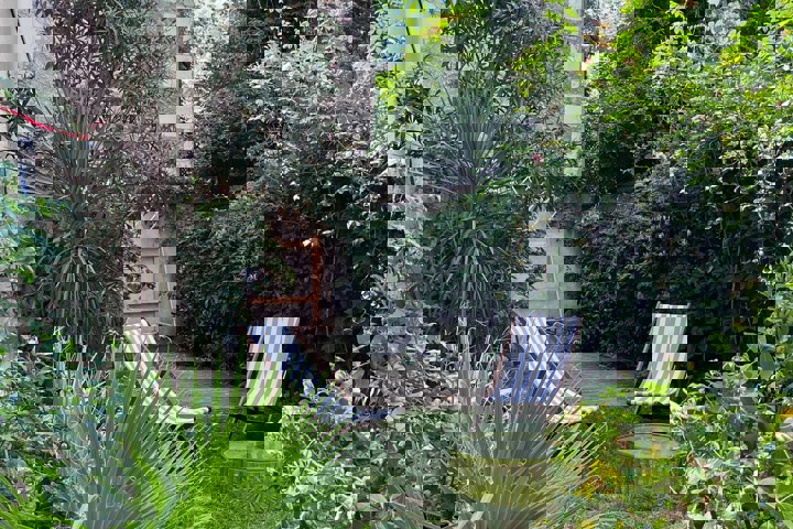 Duplex appt with private garden in the center - 16