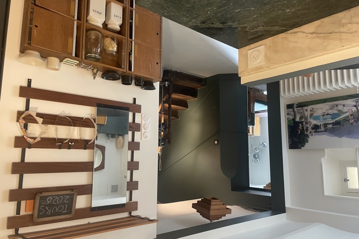 Duplex appt with private garden in the center - 3