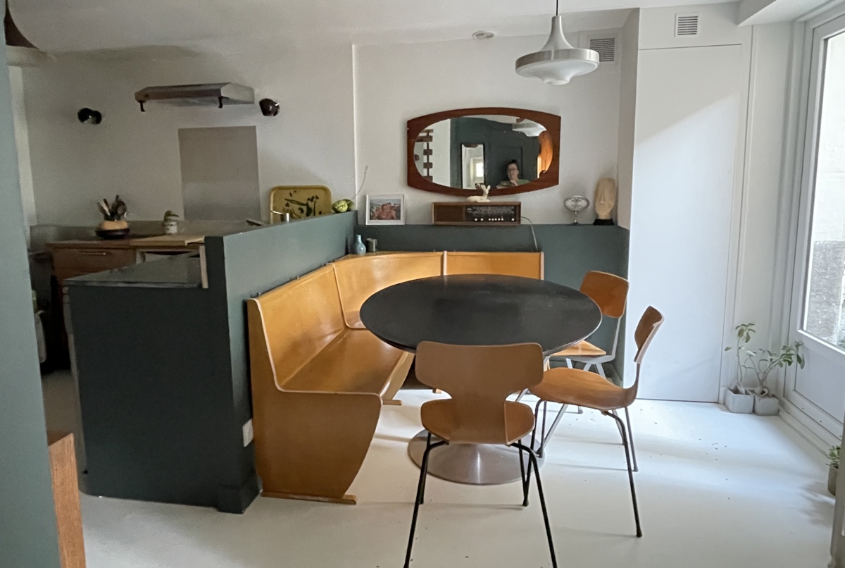 Duplex appt with private garden in the center