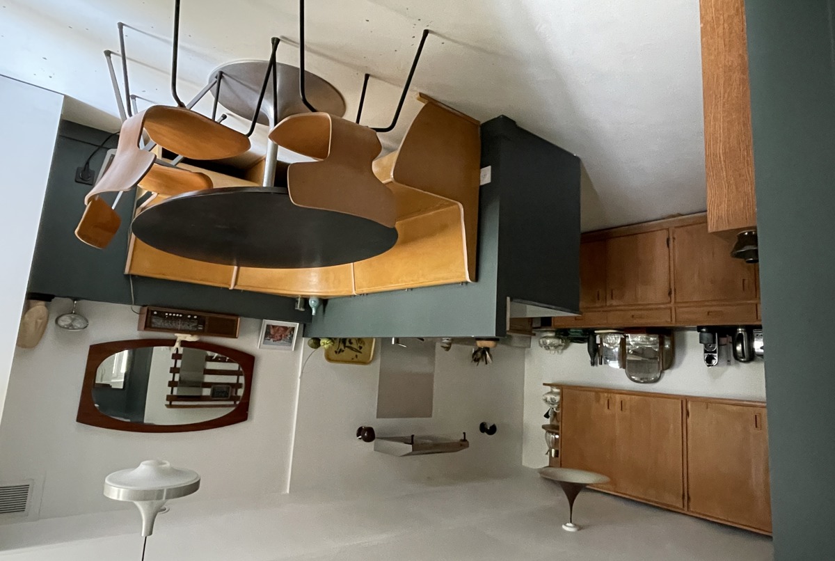 Duplex appt with private garden in the center