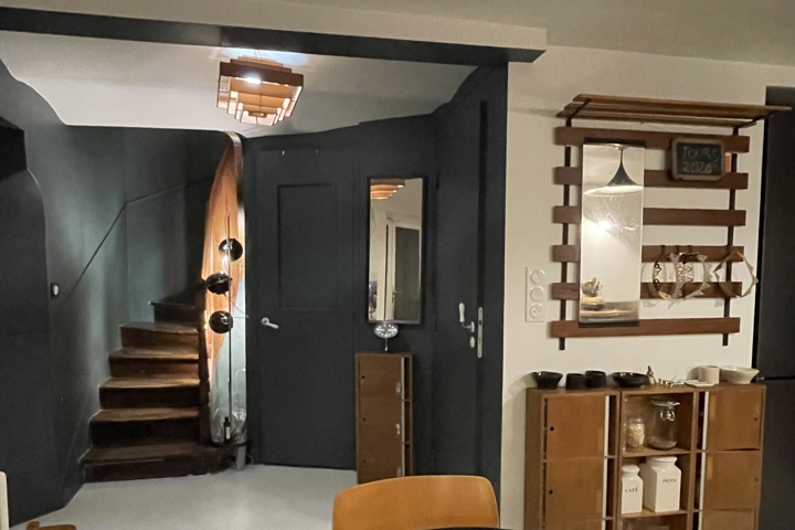 Duplex appt with private garden in the center - 2