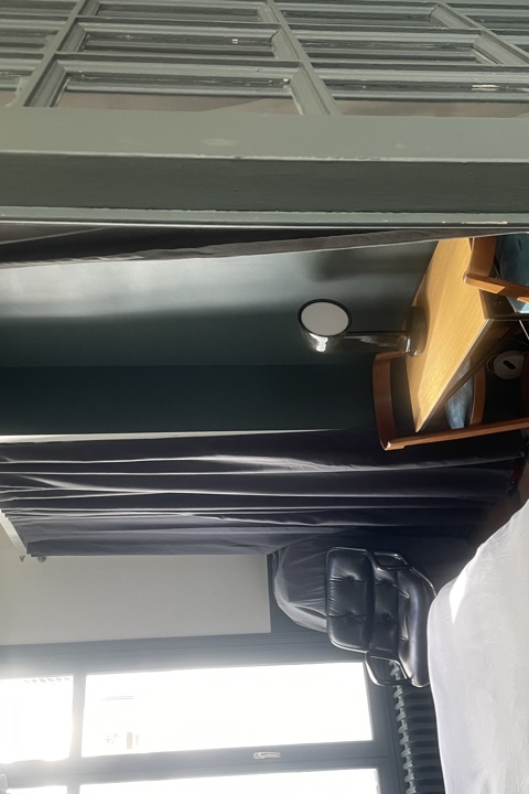 Duplex appt with private garden in the center - 9