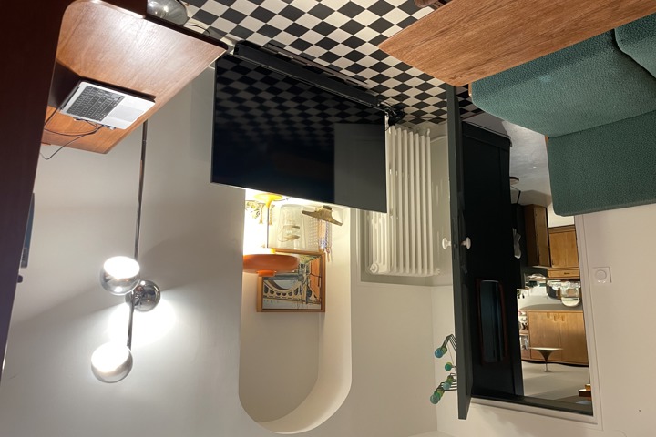 Duplex appt with private garden in the center - 4