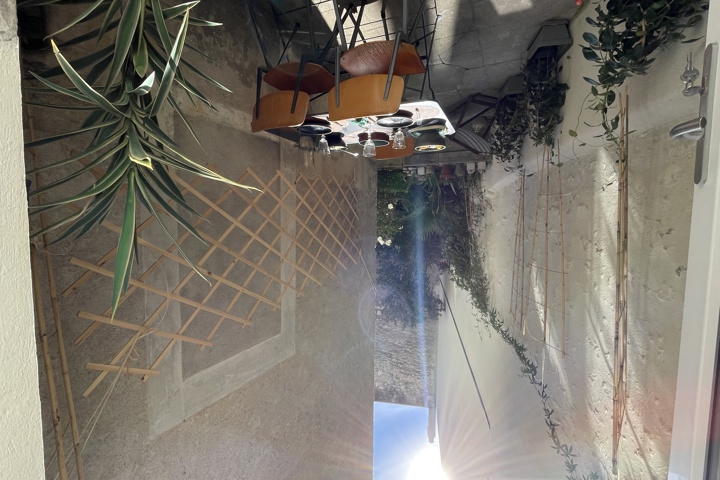 Duplex appt with private garden in the center - 14