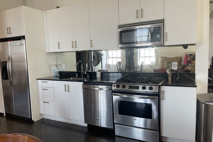 Luxury, Stylish, and  Spacious Hollywood Loft. - 11