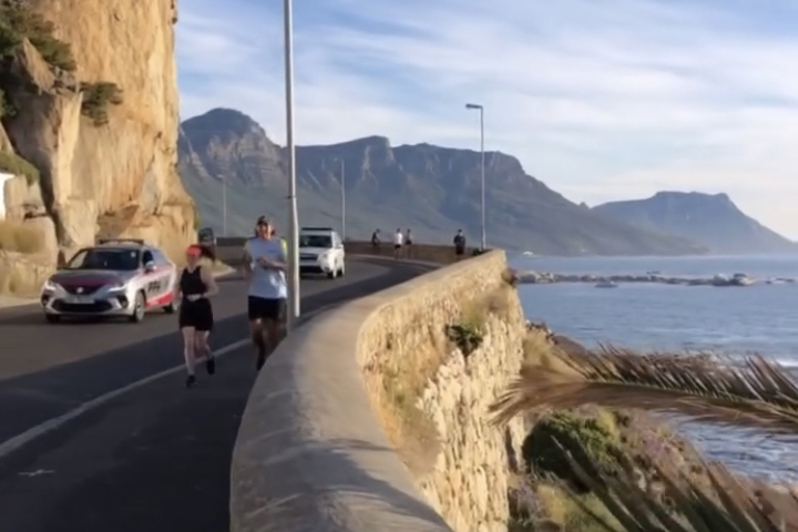 Luxury 2 bedroom apartment, Bantry Bay, Cape Town - 16