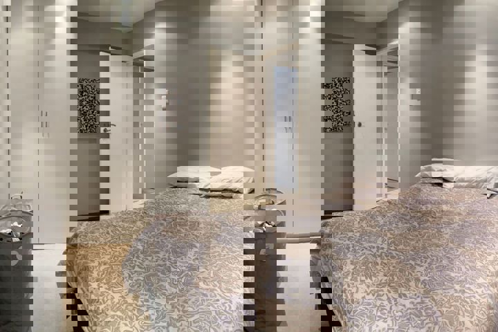 Luxury 2 bedroom apartment, Bantry Bay, Cape Town - 11