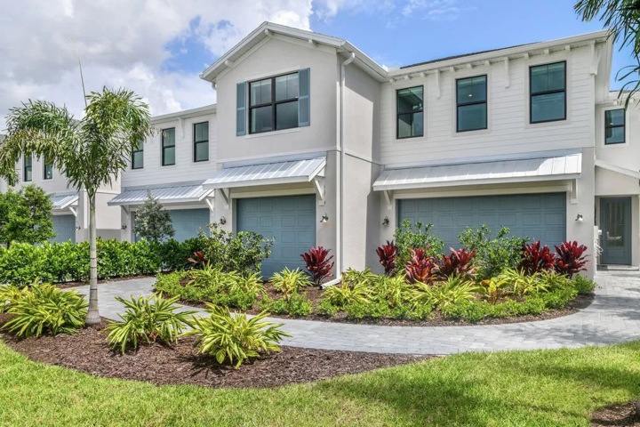 Modern townhome near best beaches - 1