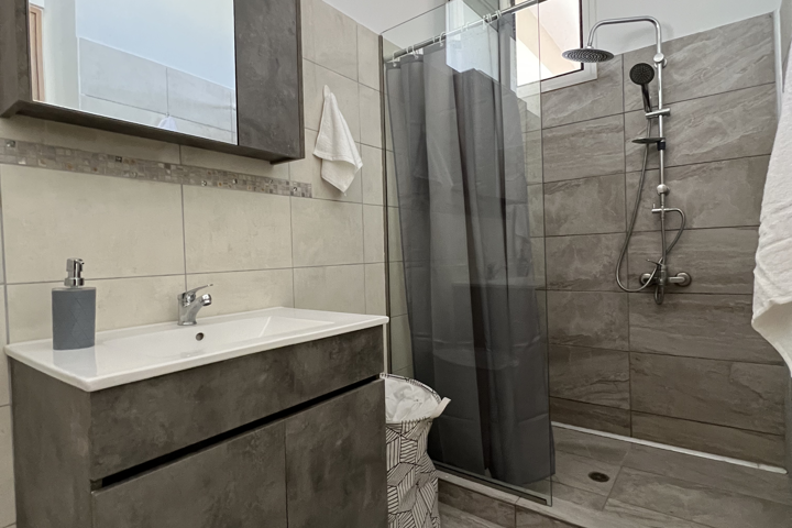 Bright and roomy apartment close to the sea - 4