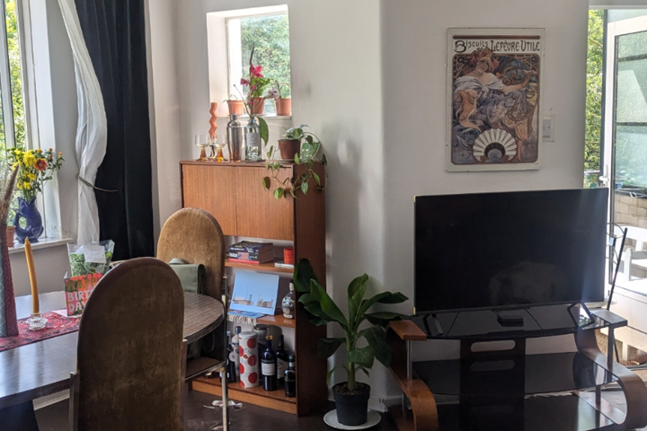Spacious-comfortable-lovingly decorated 2 bed apt - 1