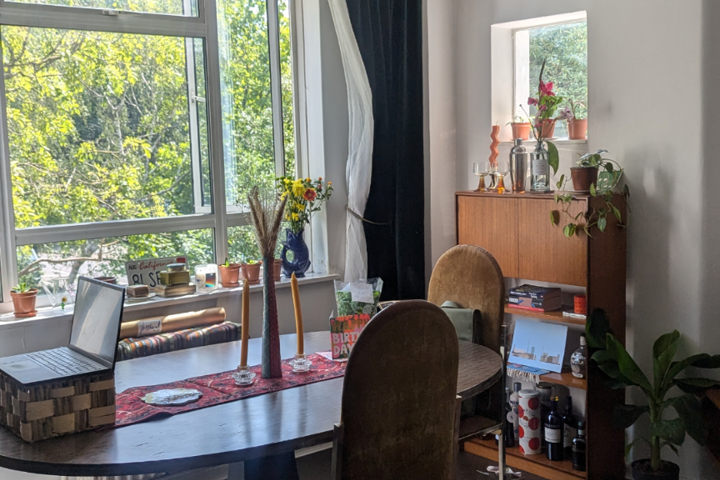 Spacious-comfortable-lovingly decorated 2 bed apt - 2