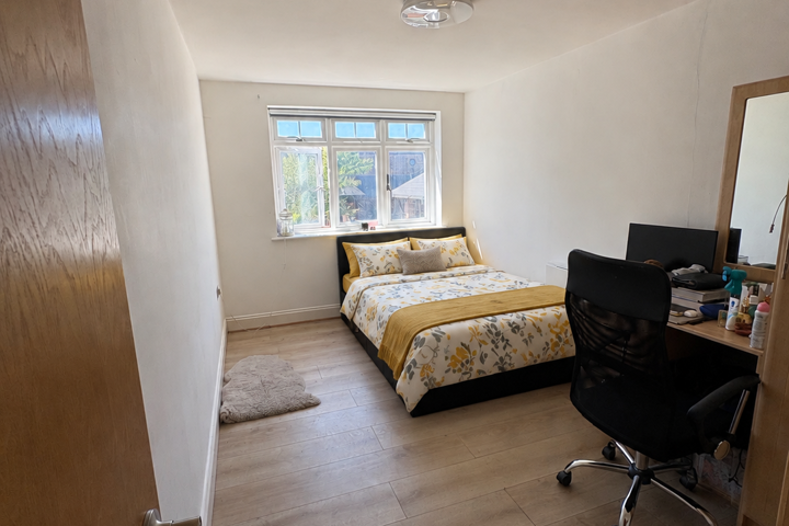 2 Bed Flat in London - 3