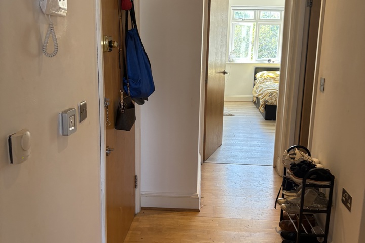 2 Bed Flat in London - 2