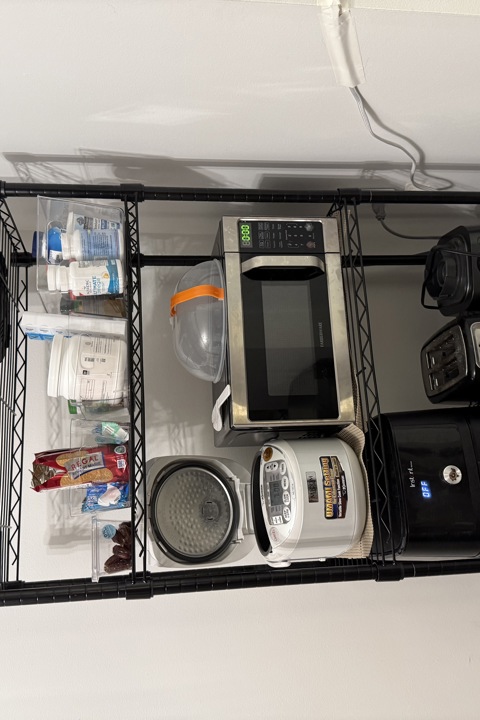 Cozy 2b1ba apartment North Seattle w/ workspace - 4