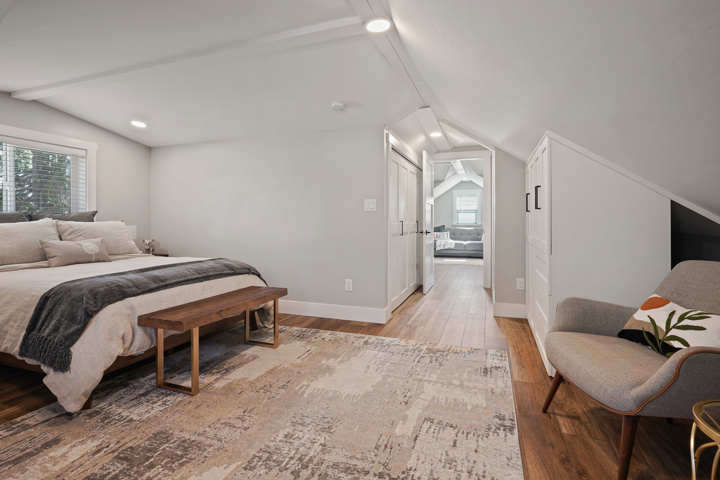 Historic home walking distance to river/food/fun! - 14