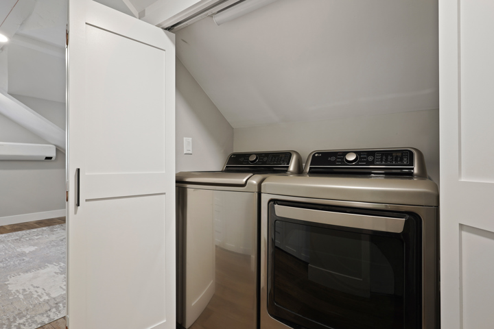 Historic home walking distance to river/food/fun! - 17