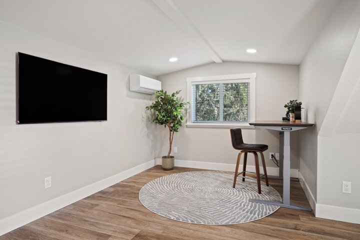 Historic home walking distance to river/food/fun! - 19