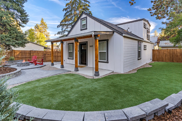 Historic home walking distance to river/food/fun! - 8