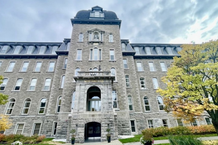 Loft in a Historic Building in Downtown Montreal - 11
