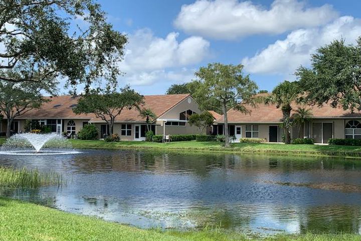 3 BR, 2 BA Villa in PGA National, Florida - 23