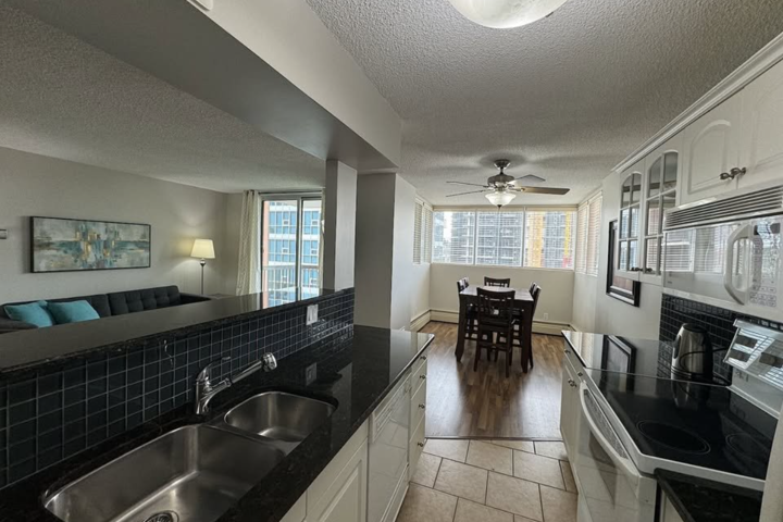 Downtown Riverside Property / 1hr from Banff - 1