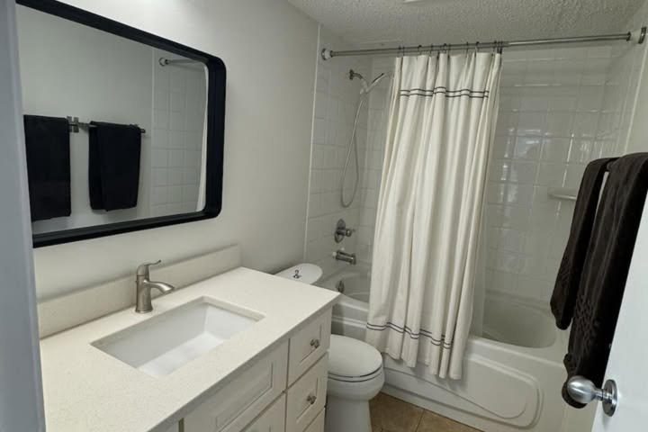 Downtown Riverside Property / 1hr from Banff - 3
