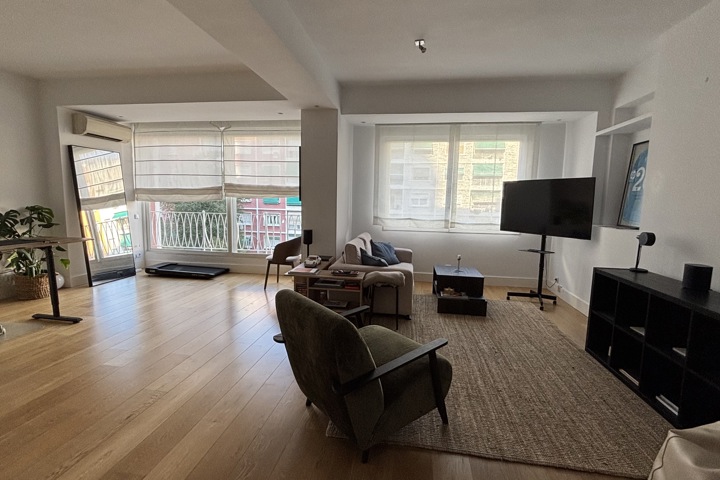 Sunny & Spacious Castellana Home - 9