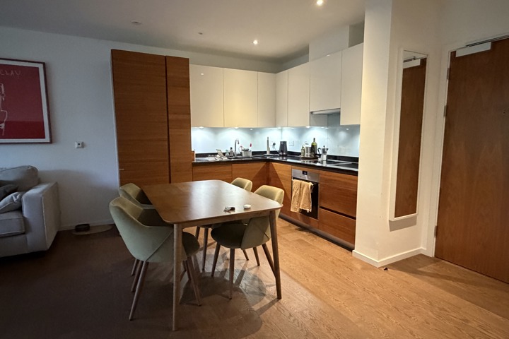 Spacious 2 bed flat in London - 1