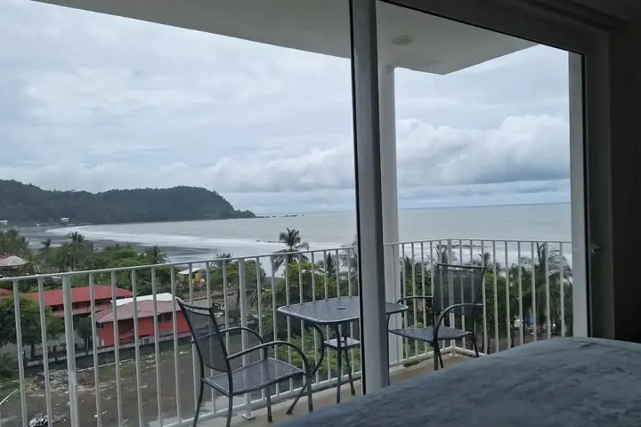 Oceanfront romantic studio, views, beach & pools - 3