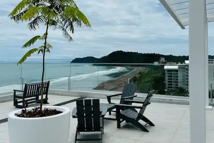 Oceanfront romantic studio, views, beach & pools - 28