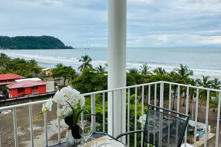 Oceanfront romantic studio, views, beach & pools - 40