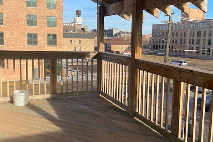 Peaceful Sun Drenched Artist Loft in East Pilsen - 7