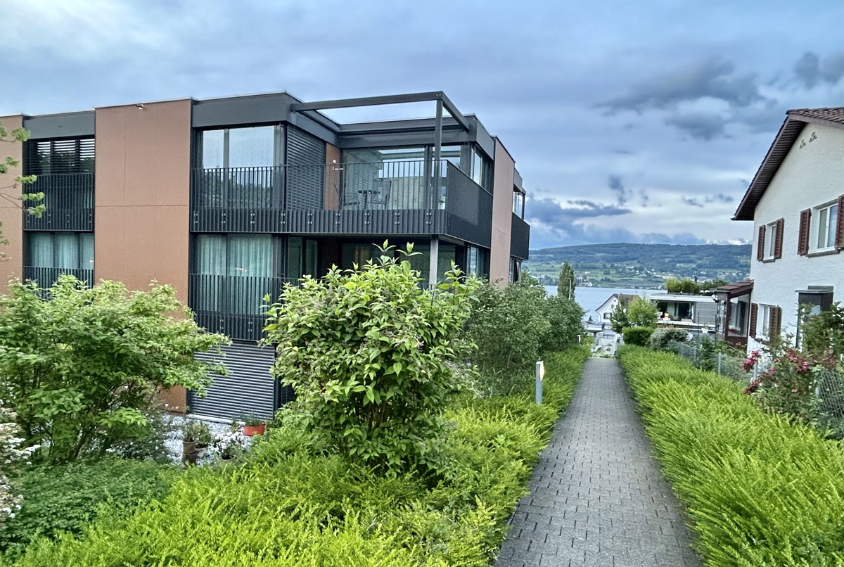 Lakeview appartment with private garden