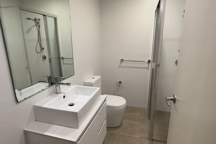 Spacious room nearby Parramatta with office space - 4