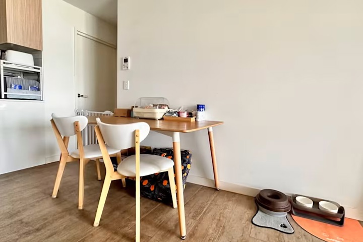 Spacious room nearby Parramatta with office space - 1