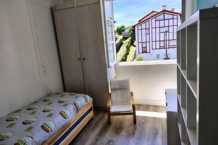 Cozy flat with Spain views, 1 block from beach. - 3
