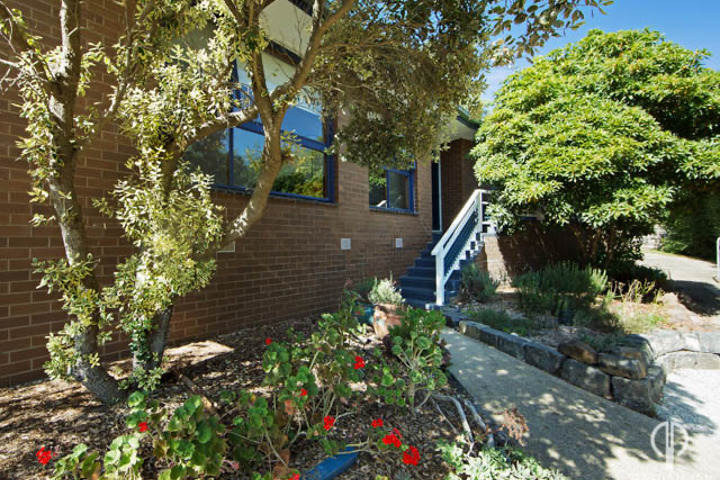 Mid century split level comfortable home - 2