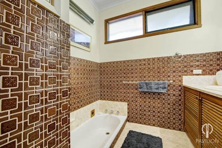 Mid century split level comfortable home - 4