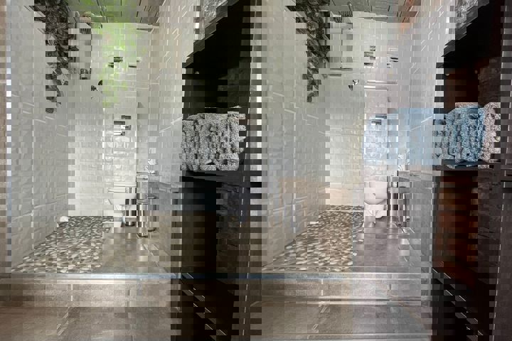 The Carved Rock-entire apartment unit - 1