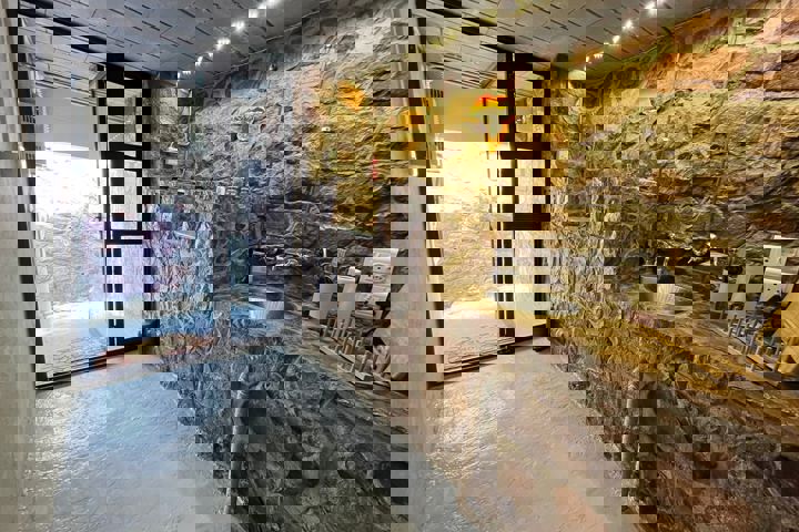 The Carved Rock-entire apartment unit - 4