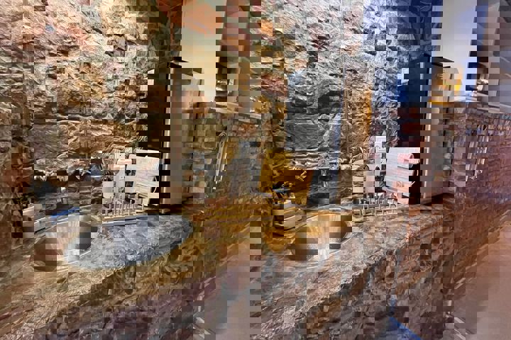 The Carved Rock-entire apartment unit - 6