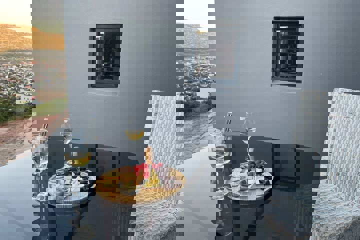 The Carved Rock-entire apartment unit - 9