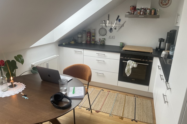 Sunny rooftop apartment with charm - 1