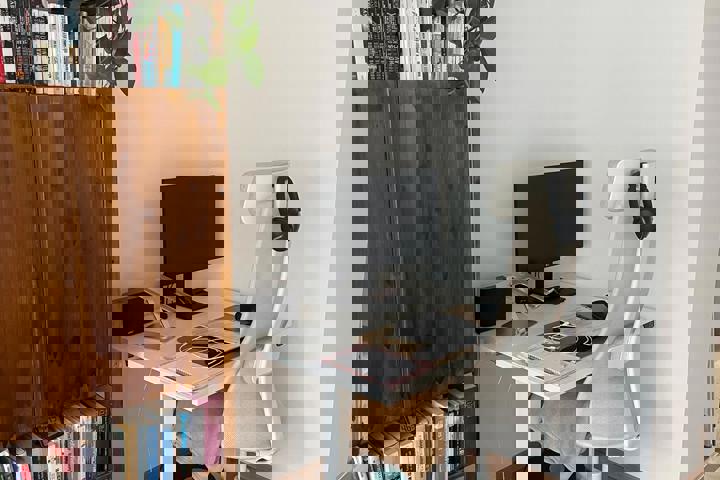 Sunny rooftop apartment with charm - 2