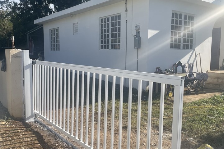 Cozy Clean Home in Tropical Getaway w Private Yard - 9