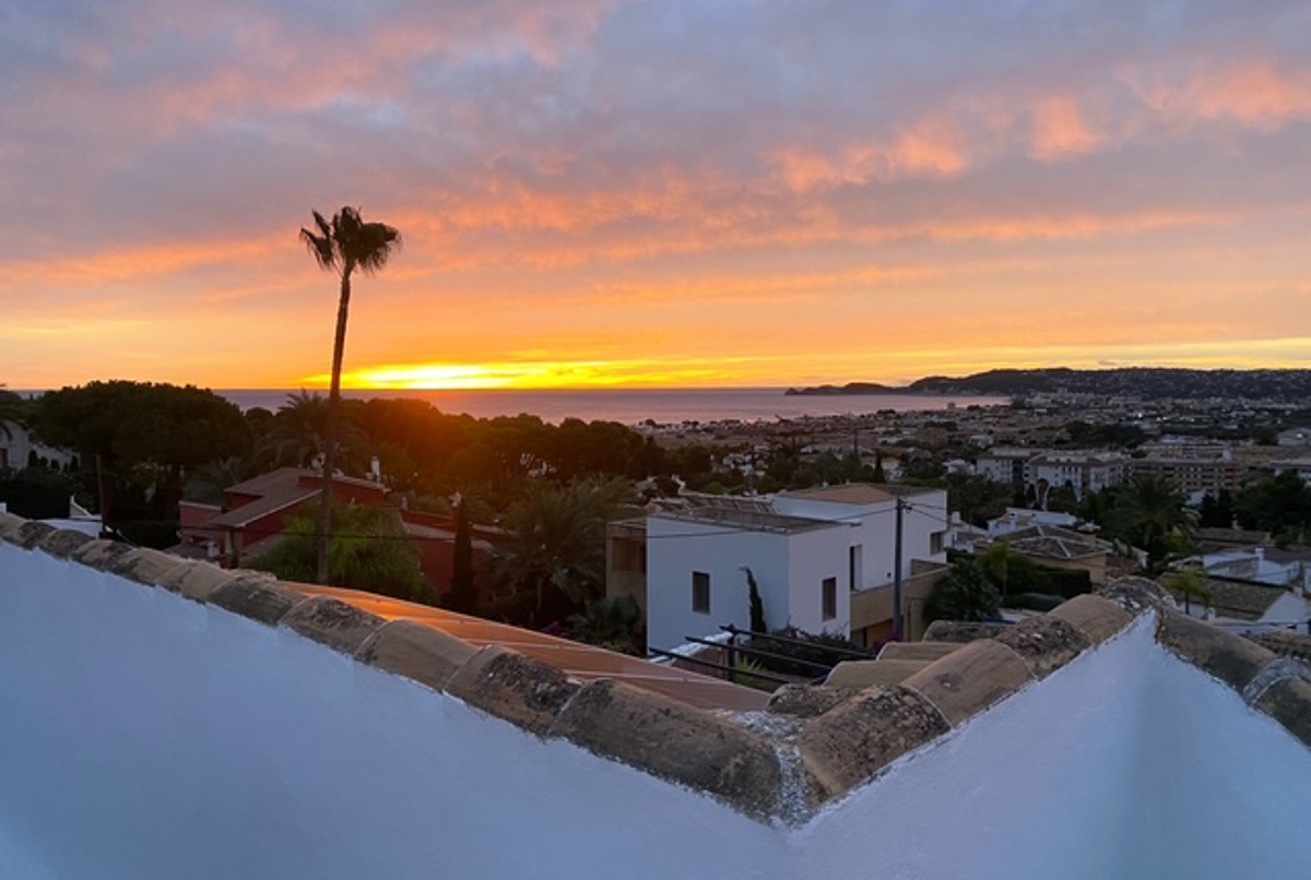 Stunning villa with sea and mountain views