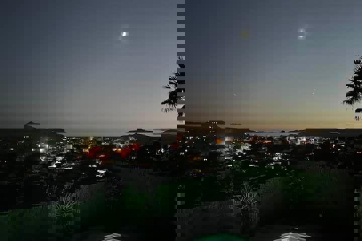 Stunning villa with sea and mountain views - 10