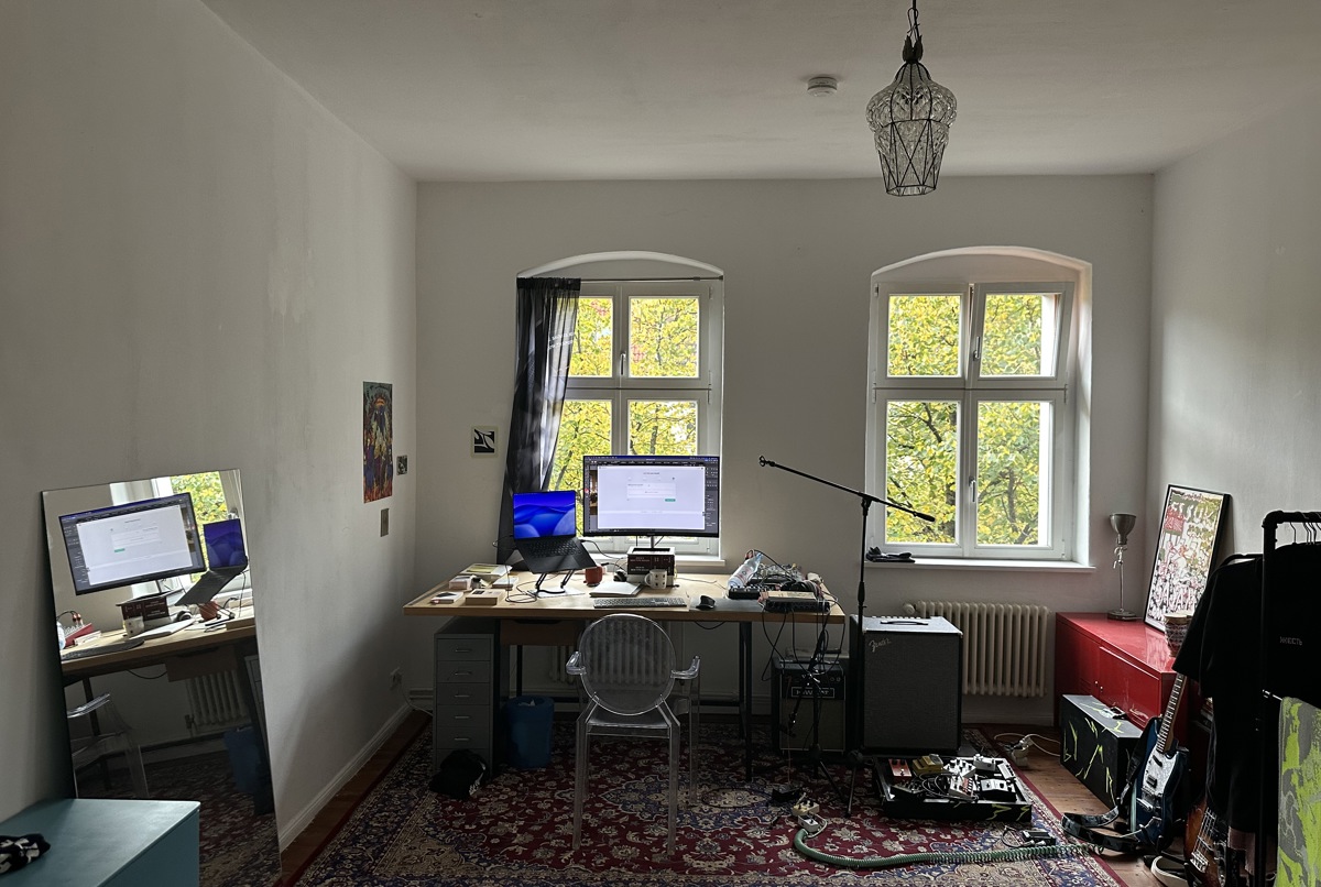 Friedrieshchain apartment with a soundsystem