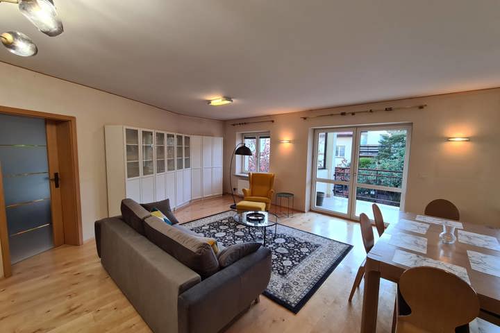 Peaceful Garden Apartment Near the Metro - 2